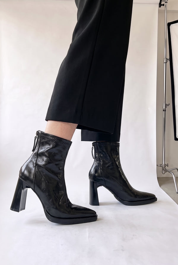 【秋冬の美脚ブーツ】ポインテッドトゥ ショートブーツ レディース 約9cm 太ヒール 裏起毛あり 脱ぎ履きしやすい 通勤 お出かけ