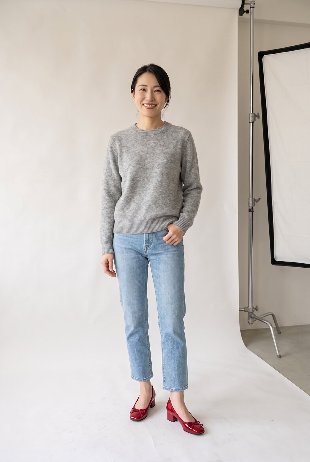 7cmインヒール リボンスクエアトゥ エナメルバレエパンプス レッド 正面 着用