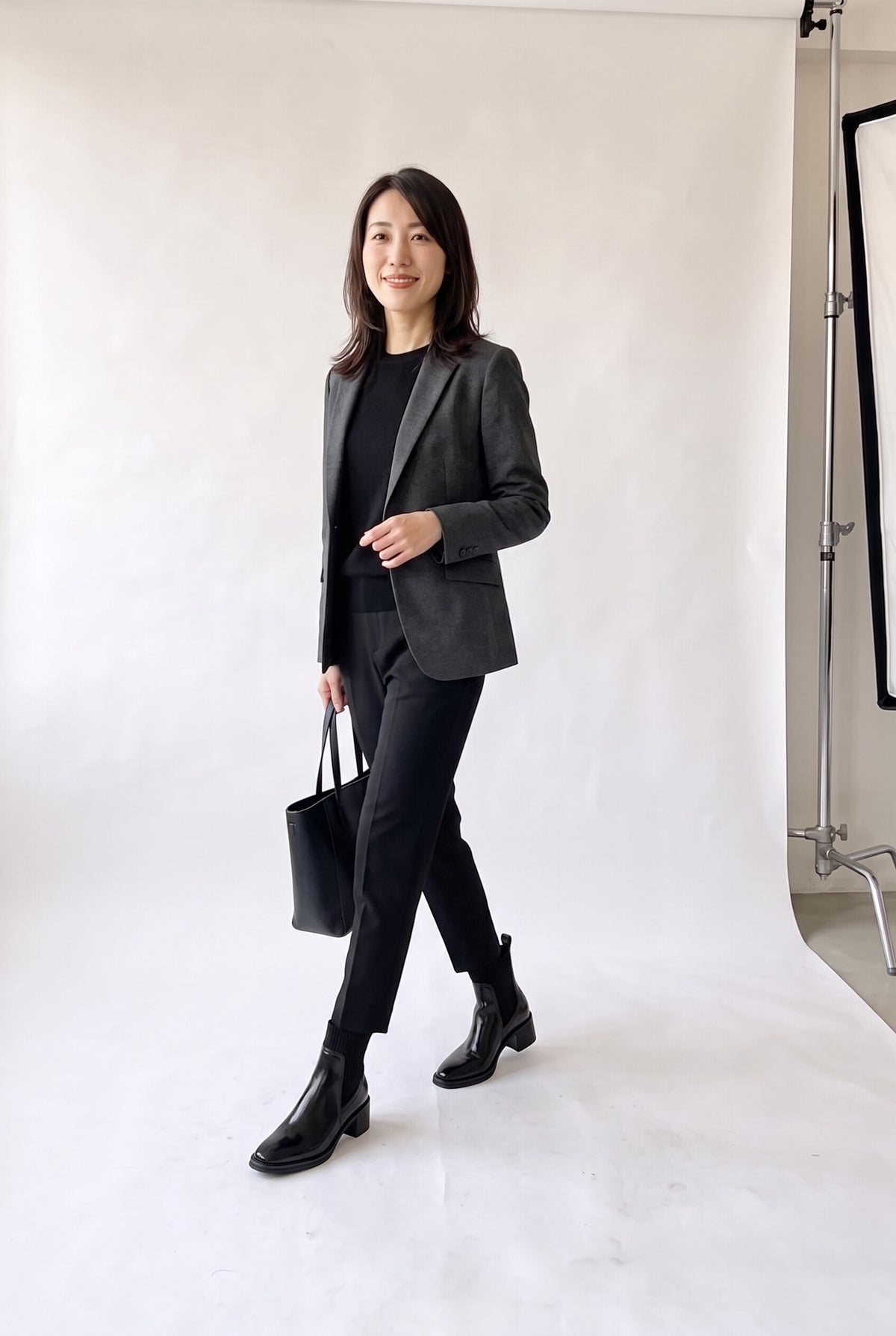 本革×リブニット ソックスブーツ 5.5cmチャンキーヒール ブラック 正面 着用