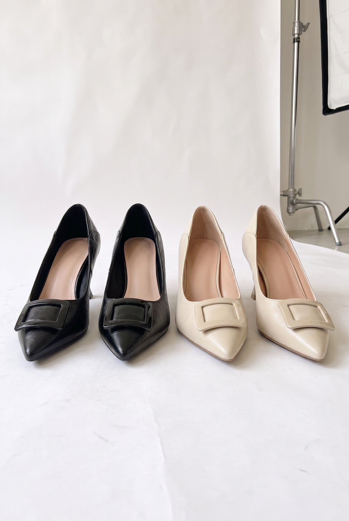 スクエアバックル ポインテッドパンプス(5cm・7cmヒール) 全2色 2ヒール