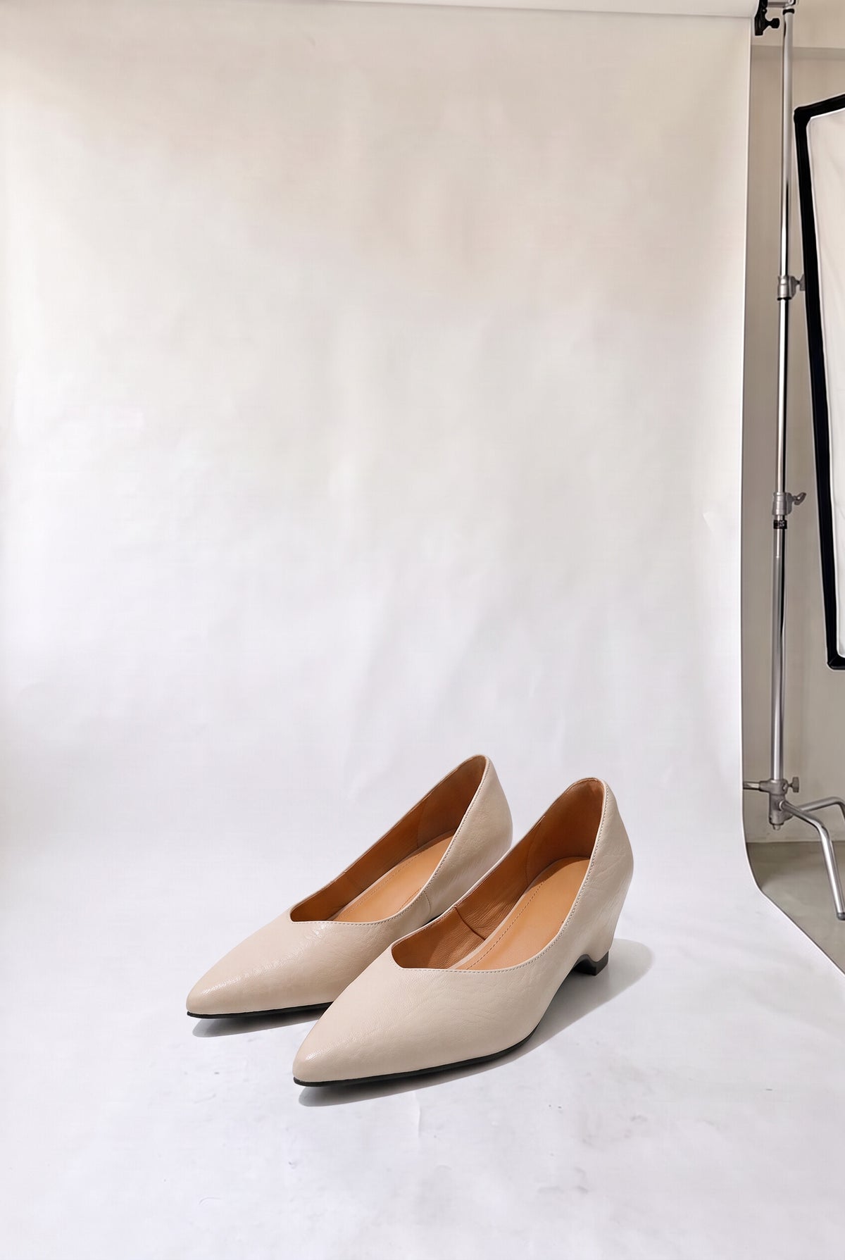 5cmインヒール Vカット ポインテッドパンプス ベージュ 商品