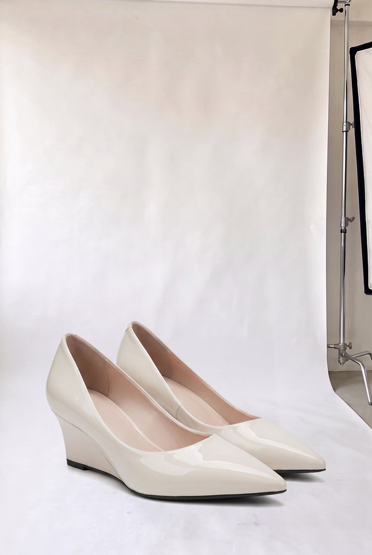 5.5cmウェッジソール エナメルポインテッドパンプス アイボリー 商品