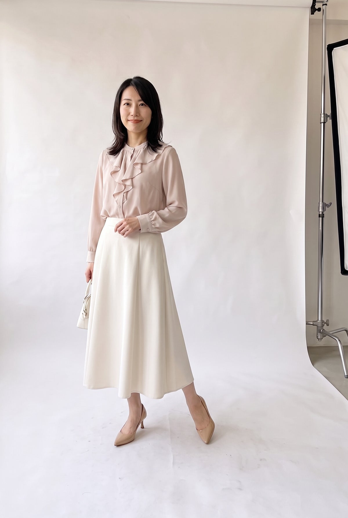 選べる5/7/9cm エナメルポインテッドパンプス ワイングラスヒール ベージュ 正面 着用