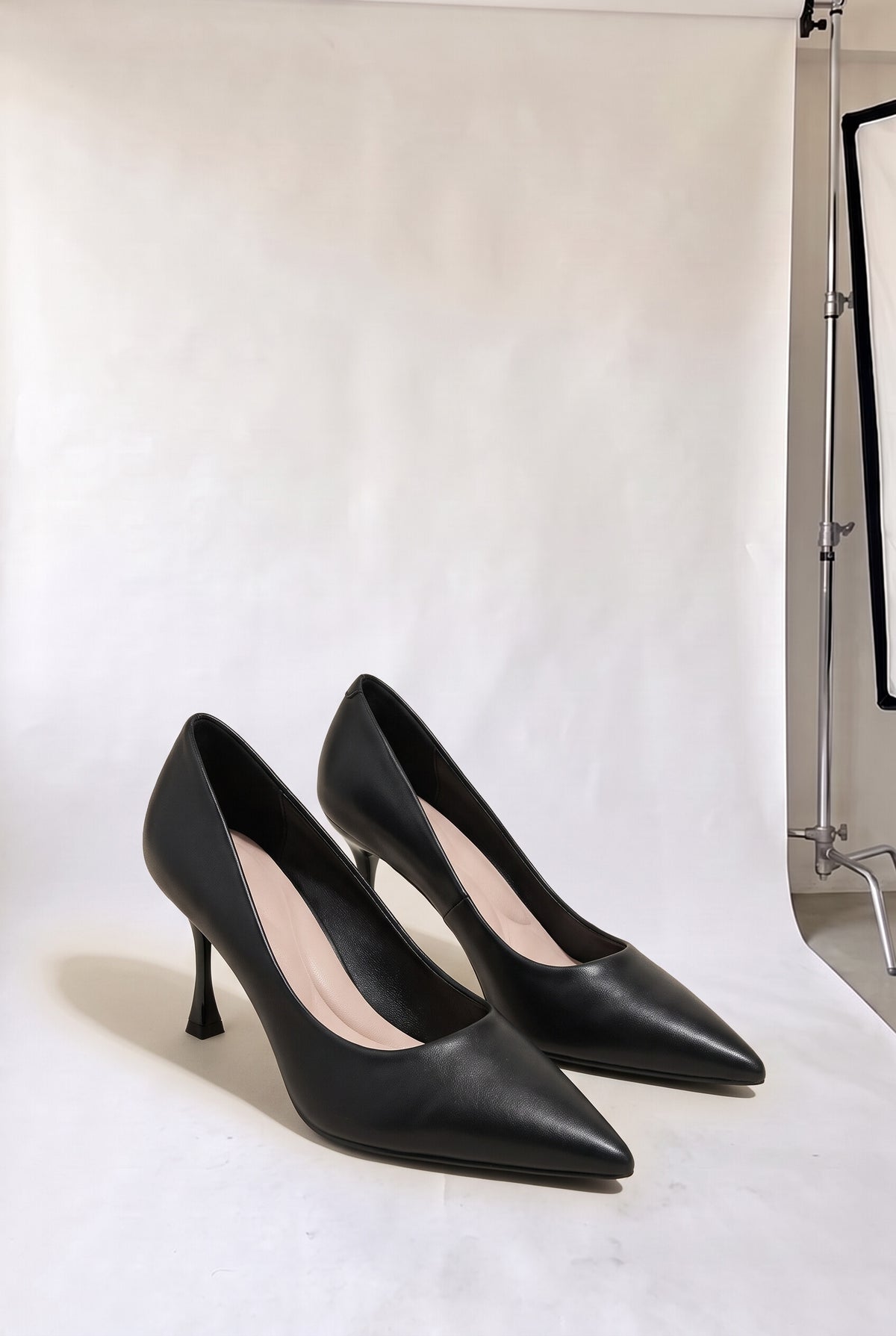 選べるヒール 3/5/7/9cm クッションポインテッドパンプス ブラック（スムース） 商品