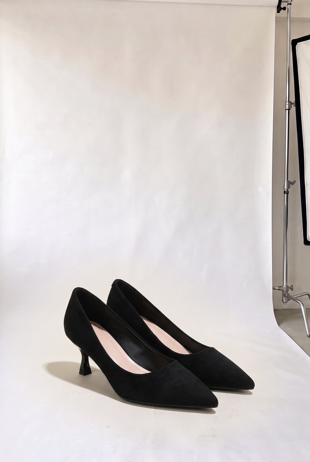 選べるヒール 3/5/7/9cm クッションポインテッドパンプス ブラック（スエード） 商品