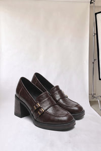 ダークブラウン
