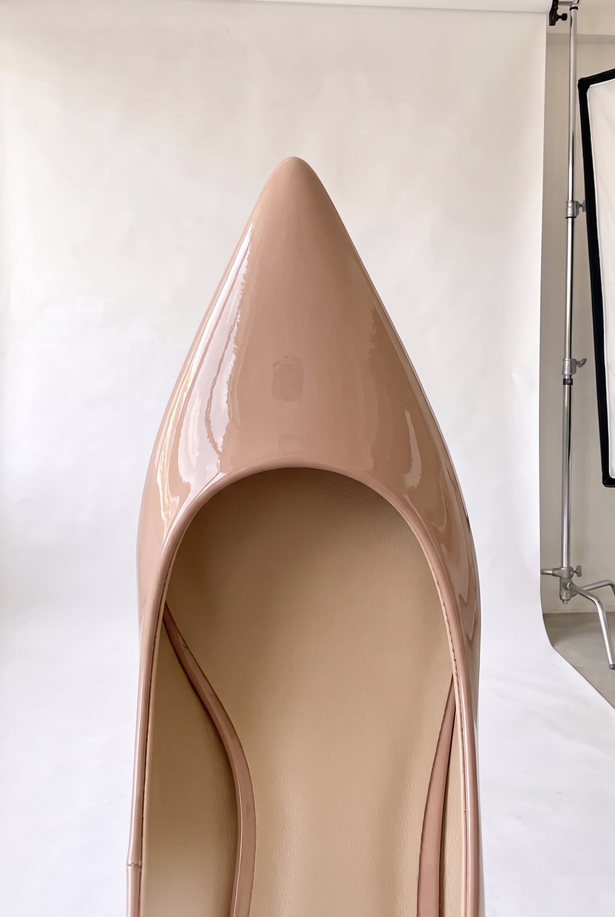 5cmチャンキーヒール エナメルポインテッドパンプス ヌードピンク つま先