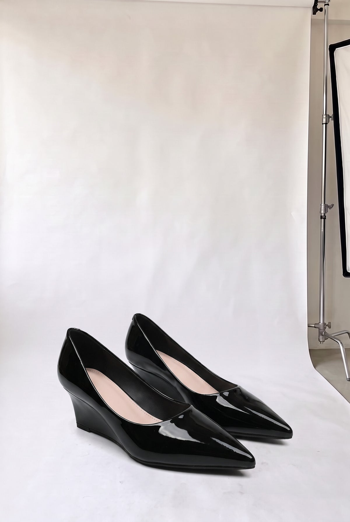 5.5cmウェッジソール エナメルポインテッドパンプス ブラック 商品