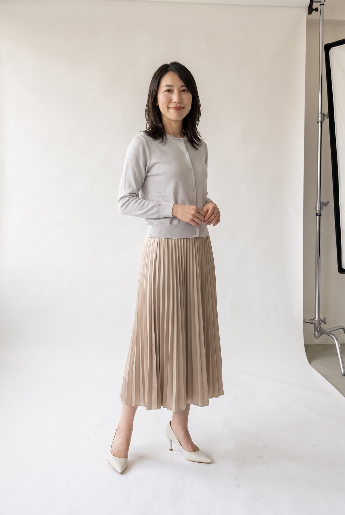 選べる5/7/9cm エナメルポインテッドパンプス ワイングラスヒール アイボリー 正面 着用